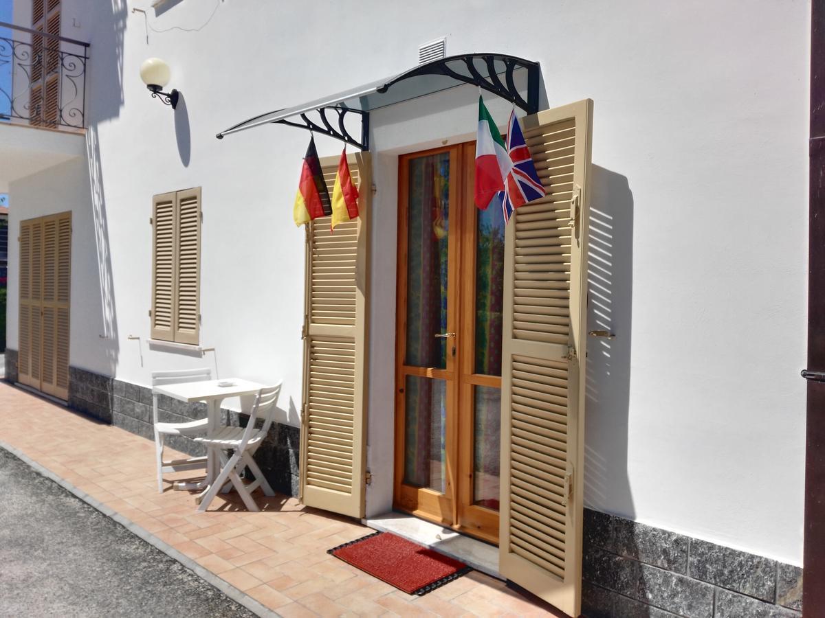 B&B Le Dive Ostra Екстериор снимка